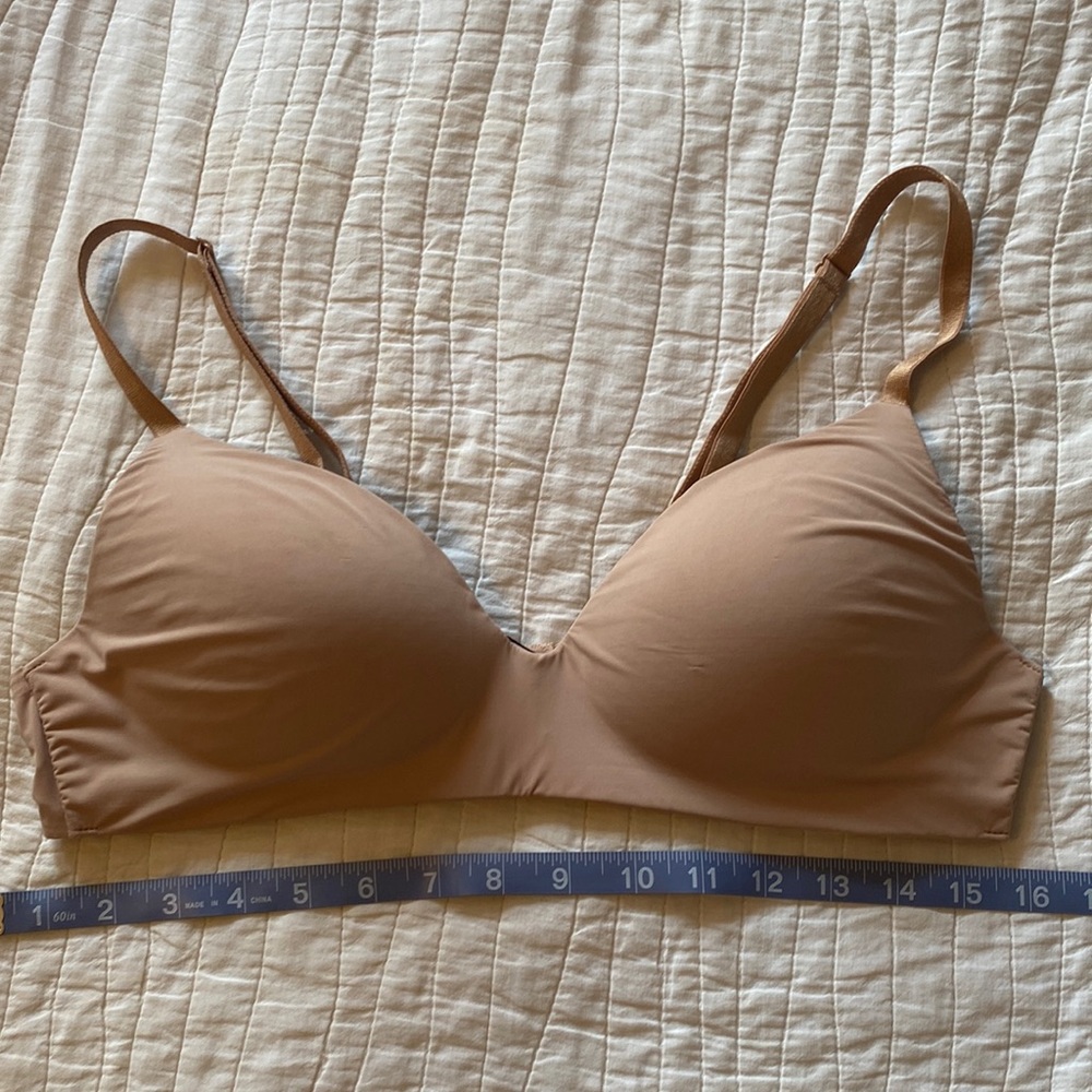 Victoria’s Secret t-shirt lightly lined wireless bra size 38B